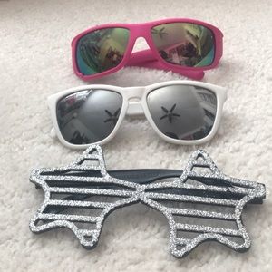 LOT 3 Assorted/Fun Sunglasses 🕶☀️
